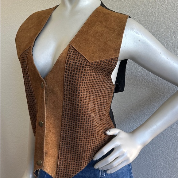 Vintage Brown Suede Button-Up Vest - Picture 3 of 9